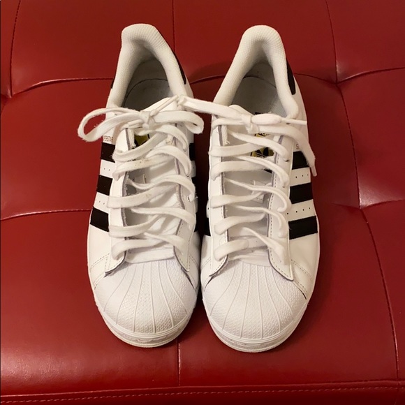 Superstar Shoes ( Girls grade school ) - Picture 2 of 6